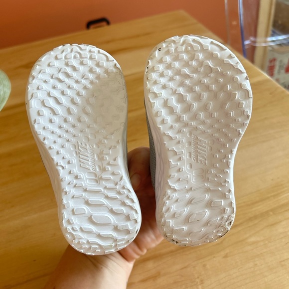 Toddler Nike shoes US size 5 - Picture 3 of 5